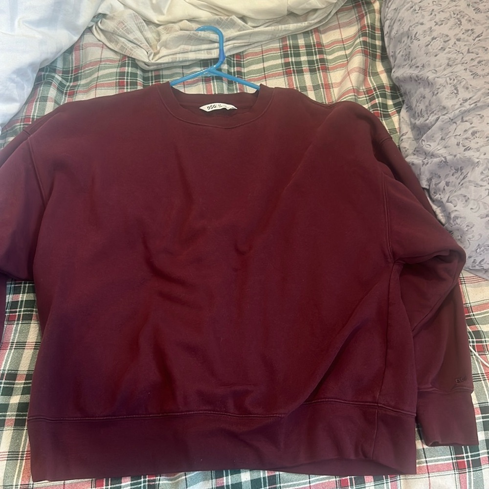 Dicks sporting goods brand burgundy medium crew neck